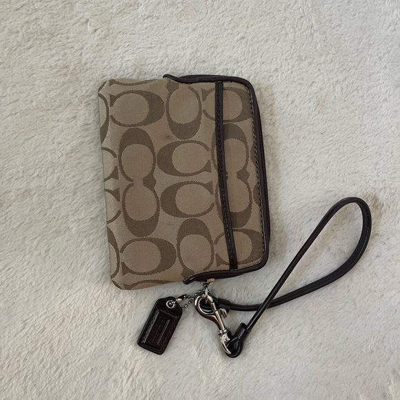 Coach Wristlet EUC - Picture 6 of 7